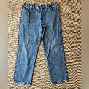 L.L. Bean Men's size 36x32 Comfort Waist straight Leg Blue Denim Jeans